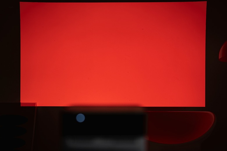 【評測】家裡最值得存在的那件科技傢俱：Epson EF-72 美學投影機