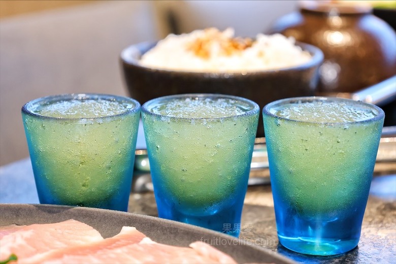 稻田美景燒肉店，套餐肉量十足，泰式沾醬超唰嘴又解膩