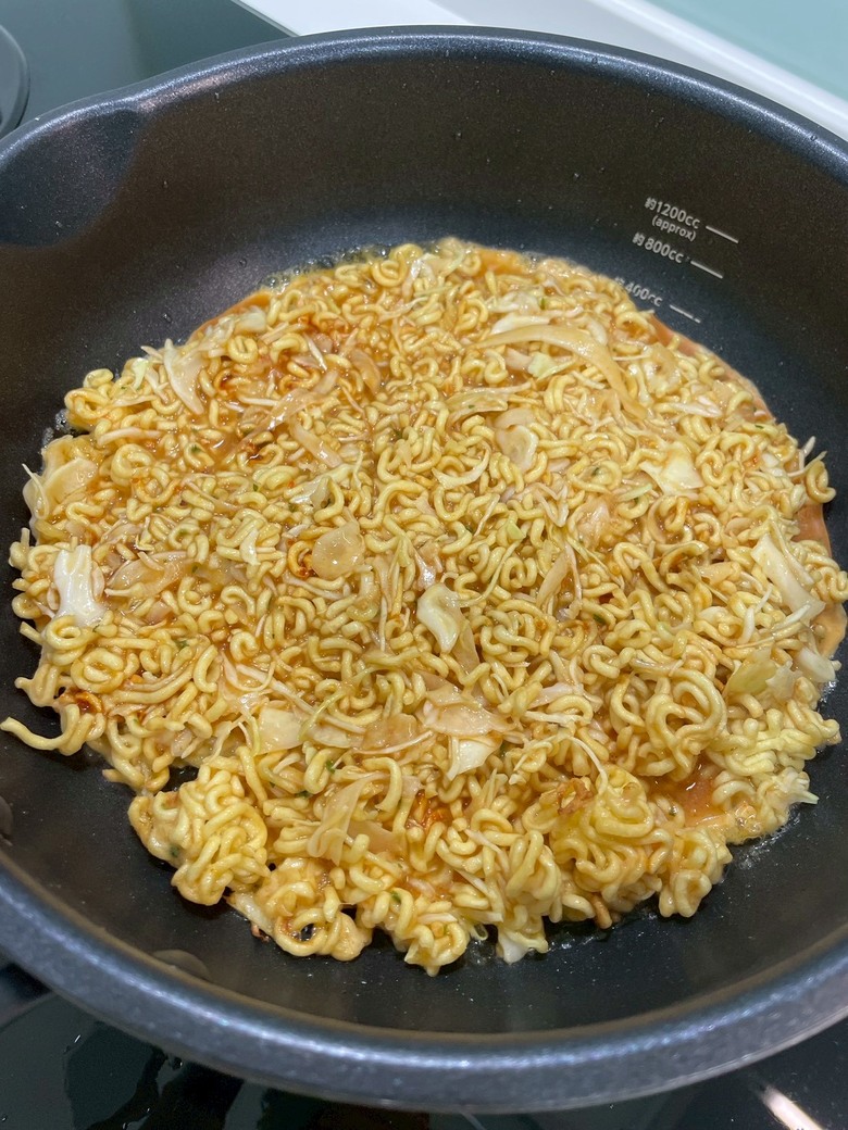 泡麵不無聊吃法，用泡麵做大阪燒