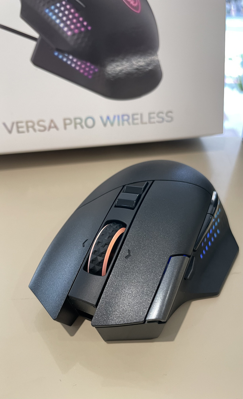 人體工學+13顆可編成按鍵的電競滑鼠 MSI VERSA PRO WIRELESS 開箱