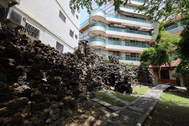 帶著R8的旅行 鷲嶺食肆 原台南測候所 吳園藝文中心 臺南知事官邸 億載金城