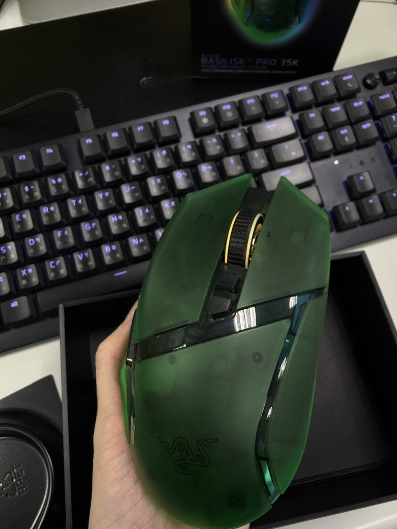 【開箱】Razer Phantom Green - Basilisk V3 Pro 35K滑鼠｜Y2K電競 重回2000年的夢