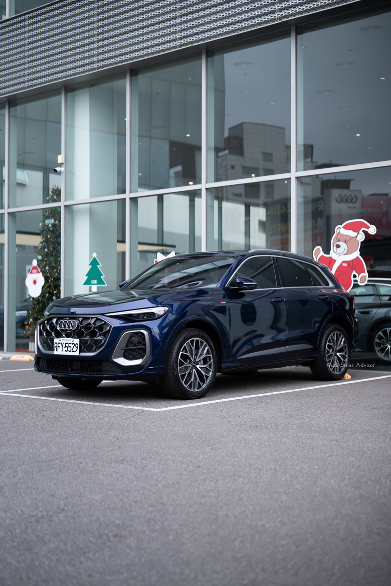 交車分享｜Audi Q5 TFSI quattro 150 kW S line｜金屬星際藍 Navarra Blue 2D