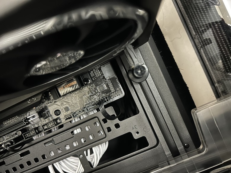 點我看大圖 超雷的海盜船 AIR5400機殼 傻眼體驗