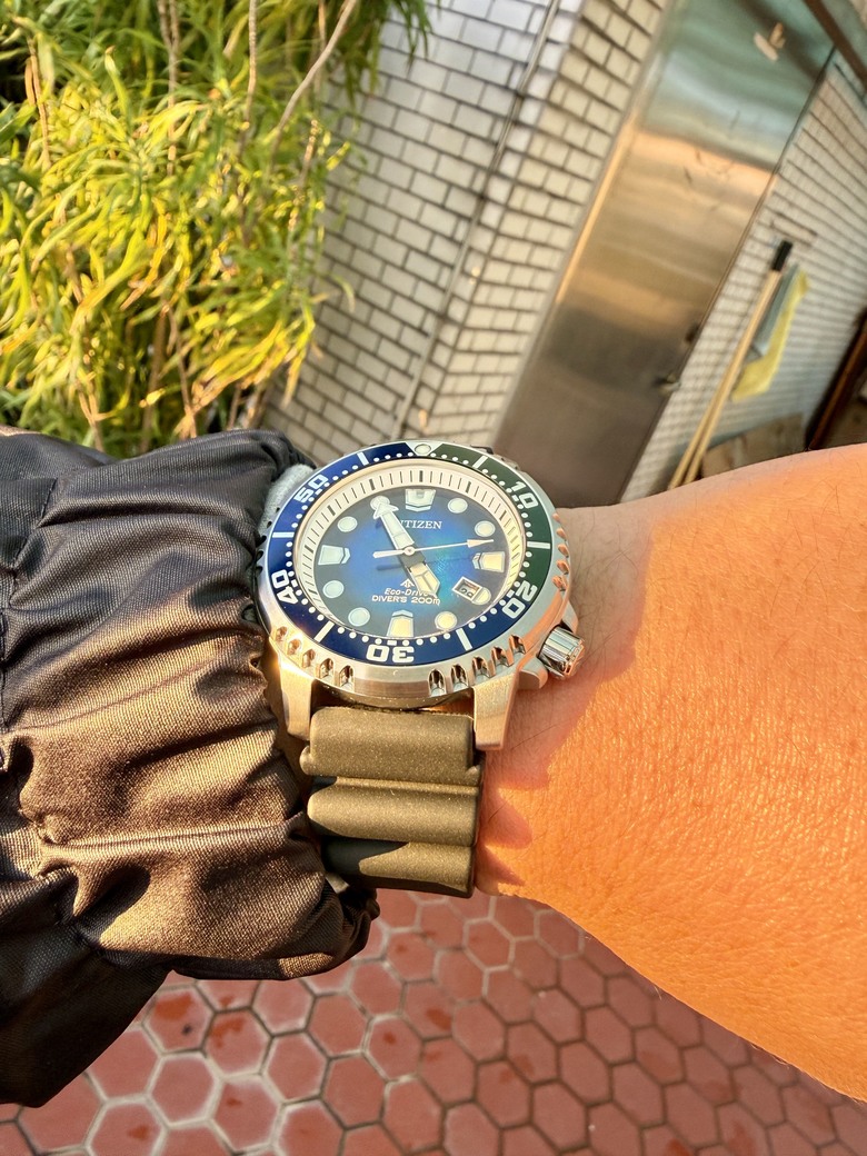開箱 / 親民雪碧圈 CITIZEN 千彩之海 光動能潛水錶 BN0166-01L