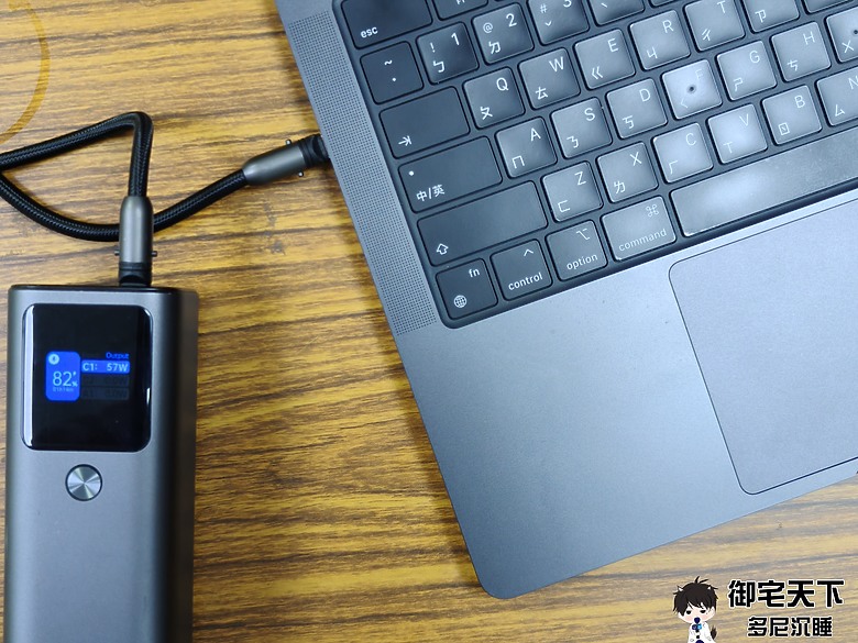 開箱｜TOUGHER 編織掛繩急速充電線 - 二合一設計，是手機掛繩也是 USB-C 充電線之作！
