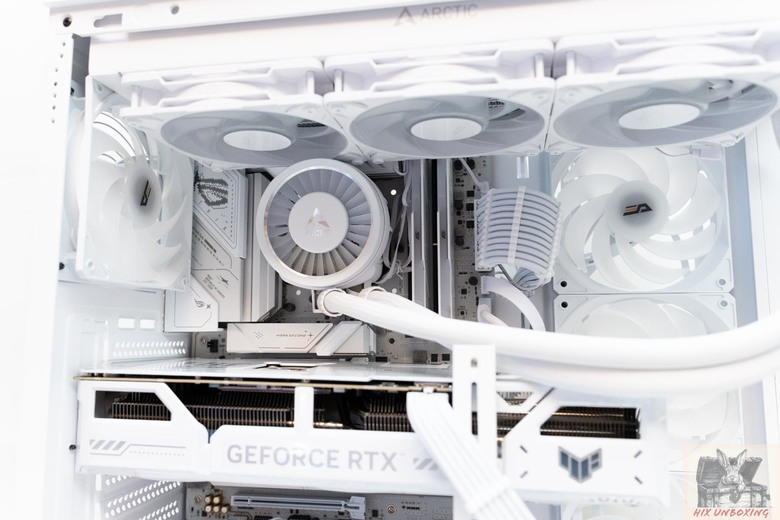 點我看大圖 全曲玻璃,全景感受 darkFlash大飛DS900G