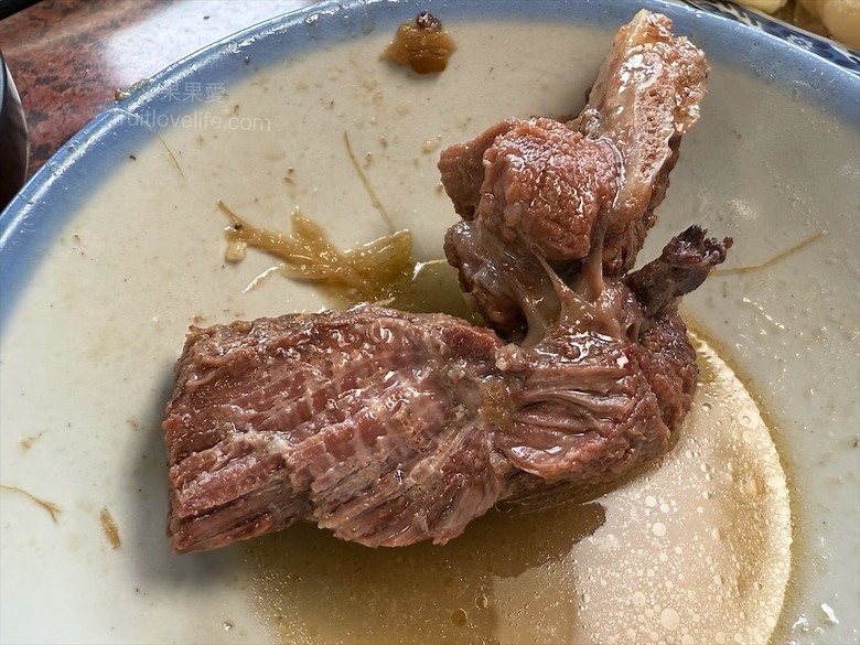 南投薑母鴨推薦，薑母鴨、胡椒全鴨還可以一鍋兩吃，山泉水養殖吳郭魚、現撈泰國蝦，埔里在地美食