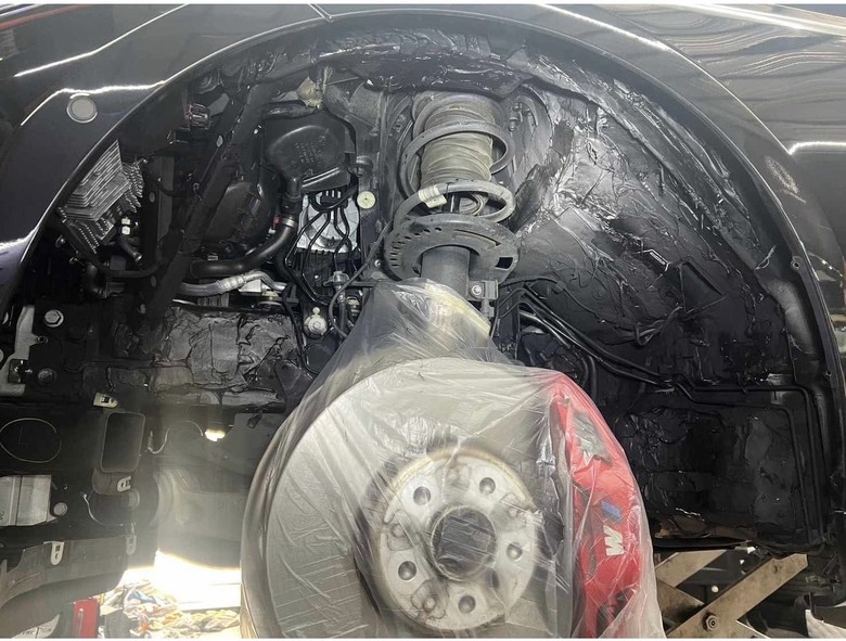 G20 330i 四輪制震