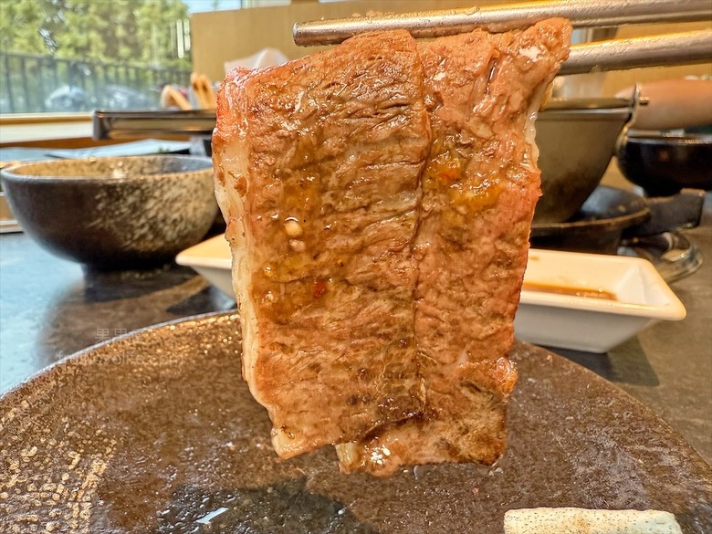 稻田美景燒肉店，套餐肉量十足，泰式沾醬超唰嘴又解膩