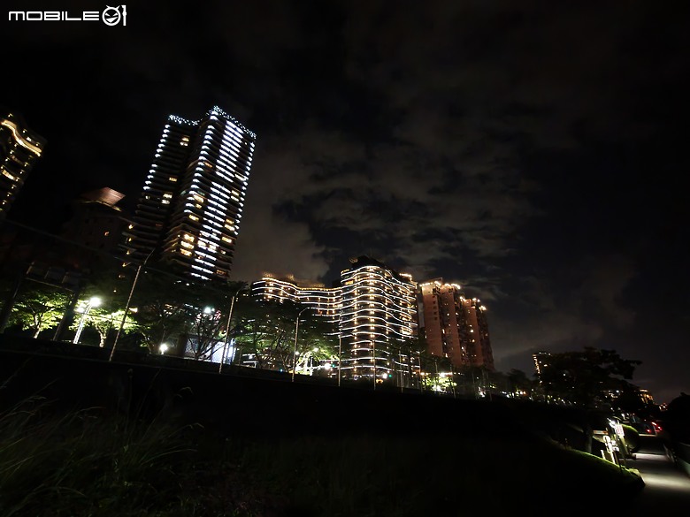 realme GT 8 Pro 體驗｜理光 GR 靈魂上身，全能旗艦闖出新路！