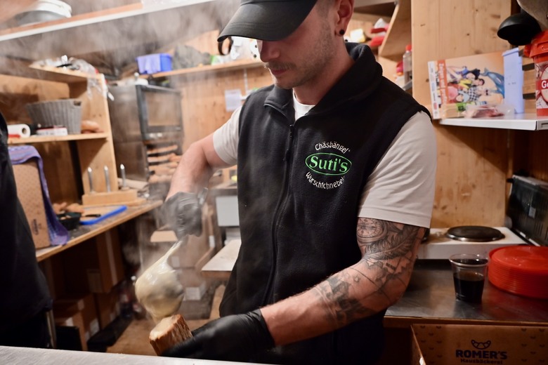 夜遊巴塞爾，初嚐融化起司麵包