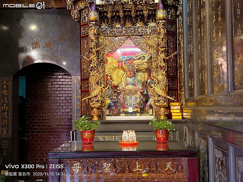 艋舺祖師廟、艋舺青山宮、萬華區史展示中心、艋舺謝宅、朝北醫院、青山宮、青雲閣、華西街夜市 — 臺北市區小旅行之艋舺老市街散步