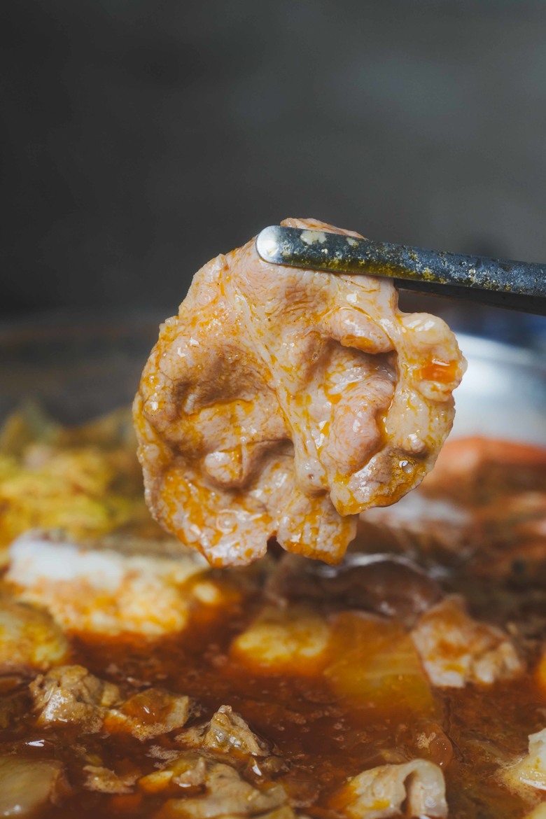 【台南酸白菜火鍋推薦】隱藏版麻辣酸白菜火鍋｜老師傅純手工酸白菜 ｜純手工酸白菜 × 手炒麻辣底｜東北酸白菜火鍋 安平店