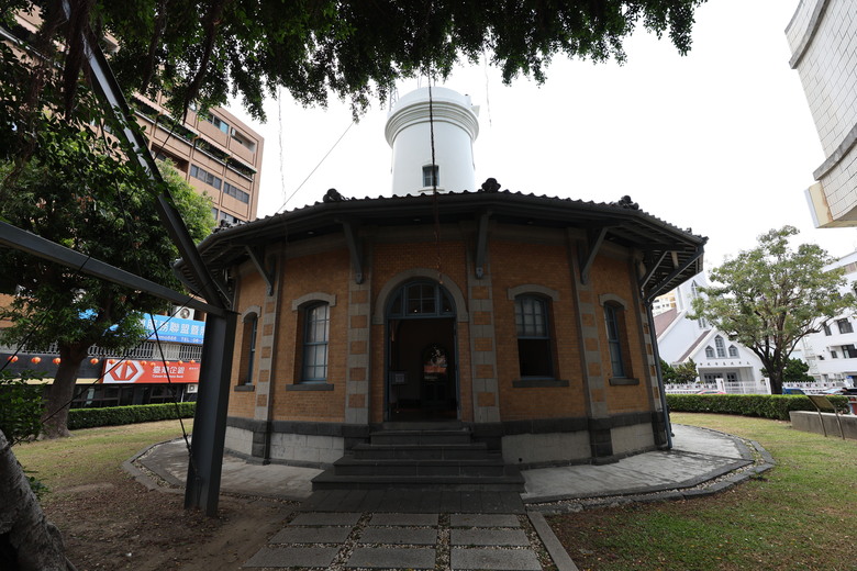 帶著R8的旅行 鷲嶺食肆 原台南測候所 吳園藝文中心 臺南知事官邸 億載金城