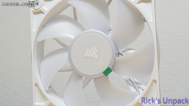 【開箱】泰坦潔白水冷 | CORSAIR iCUE LiNK TITAN 360 RX RGB WHITE