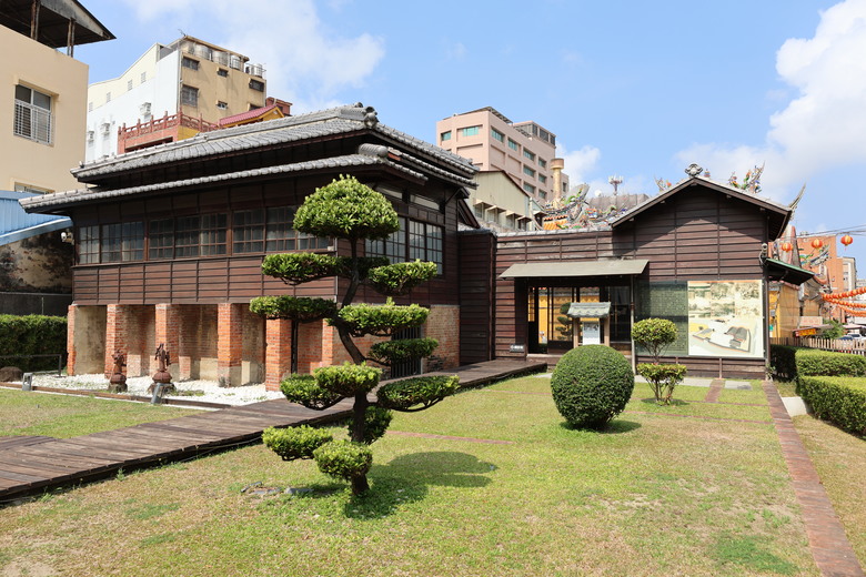 帶著R8的旅行 鷲嶺食肆 原台南測候所 吳園藝文中心 臺南知事官邸 億載金城