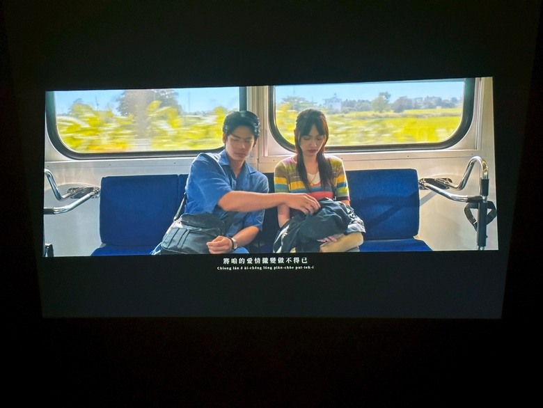 和新家的輕巧簡約融為一體，Epson EF-62N投影機開箱