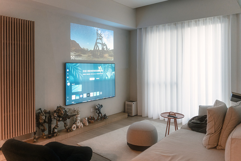 【評測】家裡最值得存在的那件科技傢俱：Epson EF-72 美學投影機