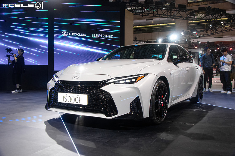 【2026台北車展】Lexus大改款ES登台首演，同場加映小改款IS車系189萬元起開賣！