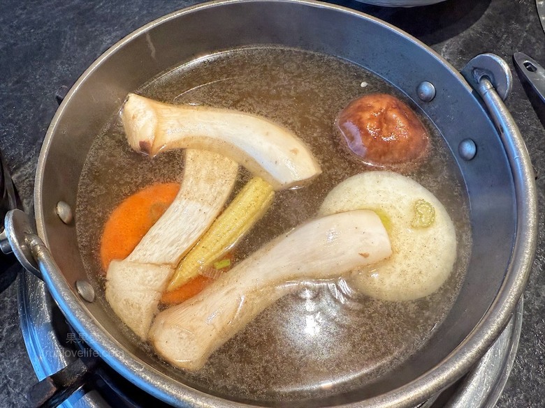 稻田美景燒肉店，套餐肉量十足，泰式沾醬超唰嘴又解膩