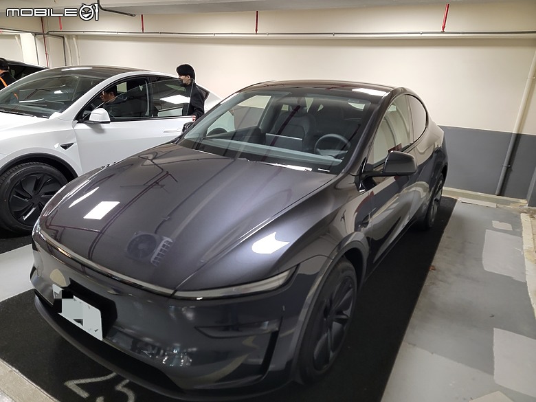 點我看大圖 Tesla Model Y rwd版(煥新Y) 二少爺 不專業 開箱 及 簡易心得分享