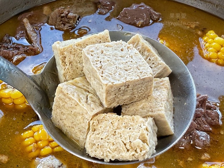 南投薑母鴨推薦，薑母鴨、胡椒全鴨還可以一鍋兩吃，山泉水養殖吳郭魚、現撈泰國蝦，埔里在地美食