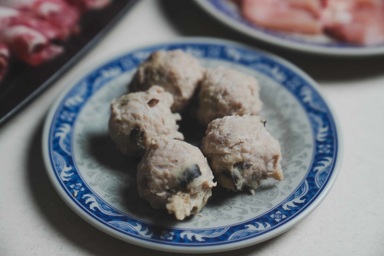 【台南酸白菜火鍋推薦】隱藏版麻辣酸白菜火鍋｜老師傅純手工酸白菜 ｜純手工酸白菜 × 手炒麻辣底｜東北酸白菜火鍋 安平店