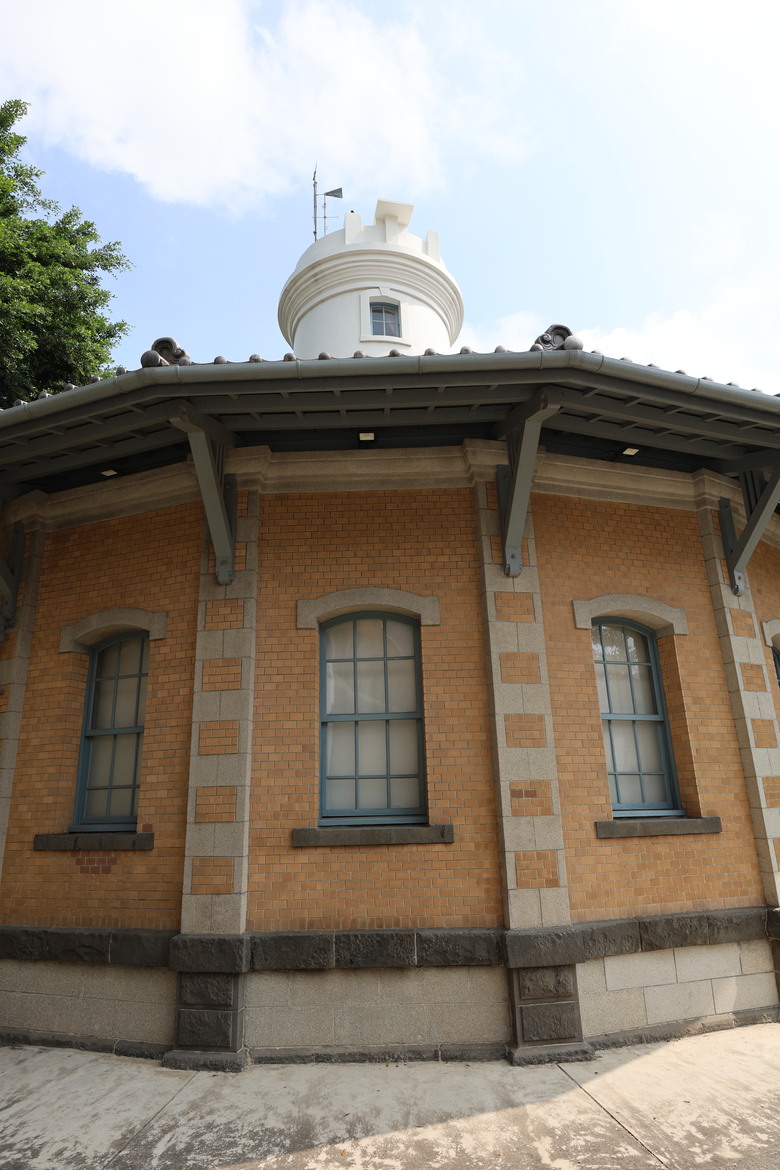 帶著R8的旅行 鷲嶺食肆 原台南測候所 吳園藝文中心 臺南知事官邸 億載金城