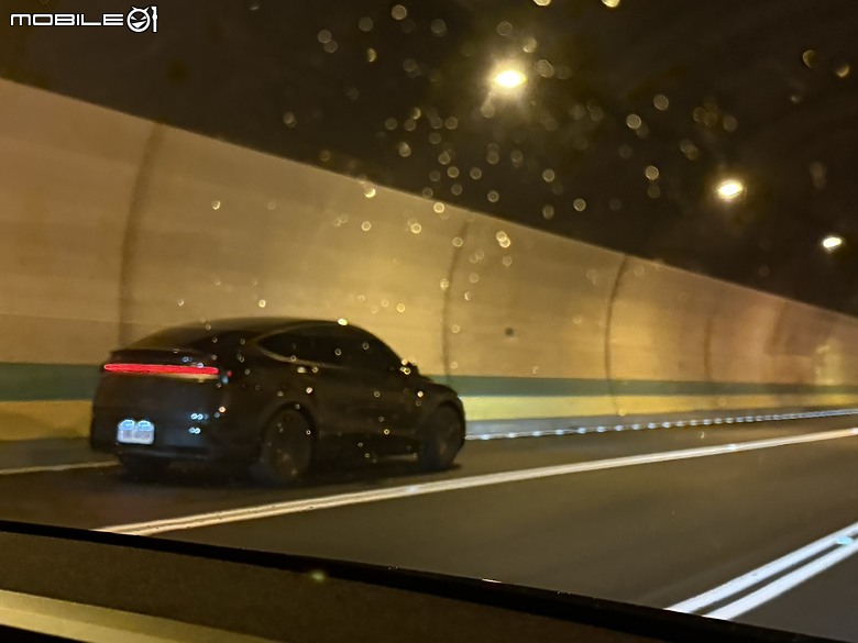 點我看大圖 Tesla Model Y rwd版(煥新Y) 二少爺 不專業 開箱 及 簡易心得分享