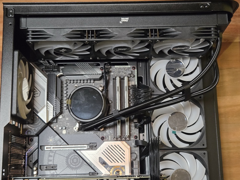 [開箱] LevelPlay Combat Liquid CL360 HUD水冷