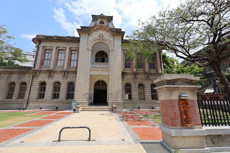 帶著R8的旅行 鷲嶺食肆 原台南測候所 吳園藝文中心 臺南知事官邸 億載金城