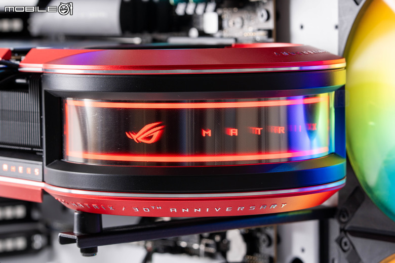 ROG Matrix Platinum GeForce RTX 5090 顯示卡開箱實測 集 30 周年經驗大成的頂級遊戲效能輸出者
