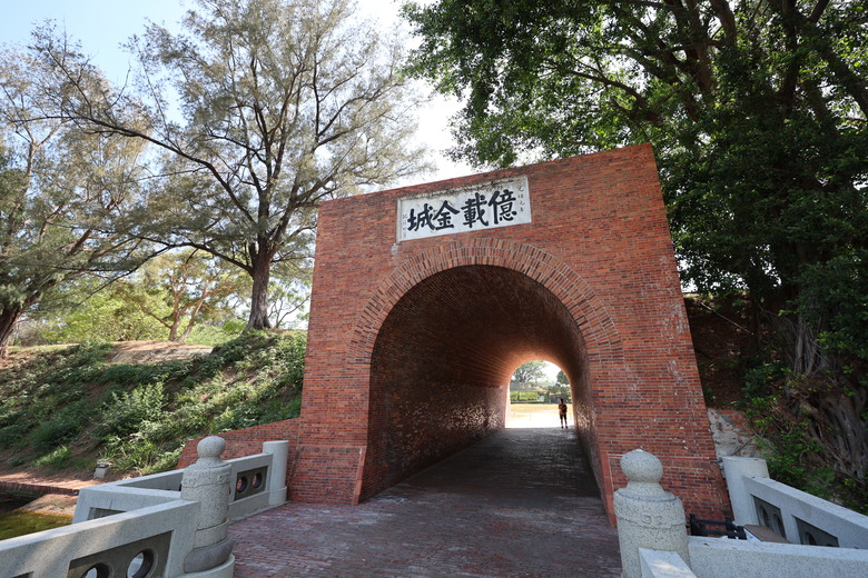 帶著R8的旅行 鷲嶺食肆 原台南測候所 吳園藝文中心 臺南知事官邸 億載金城