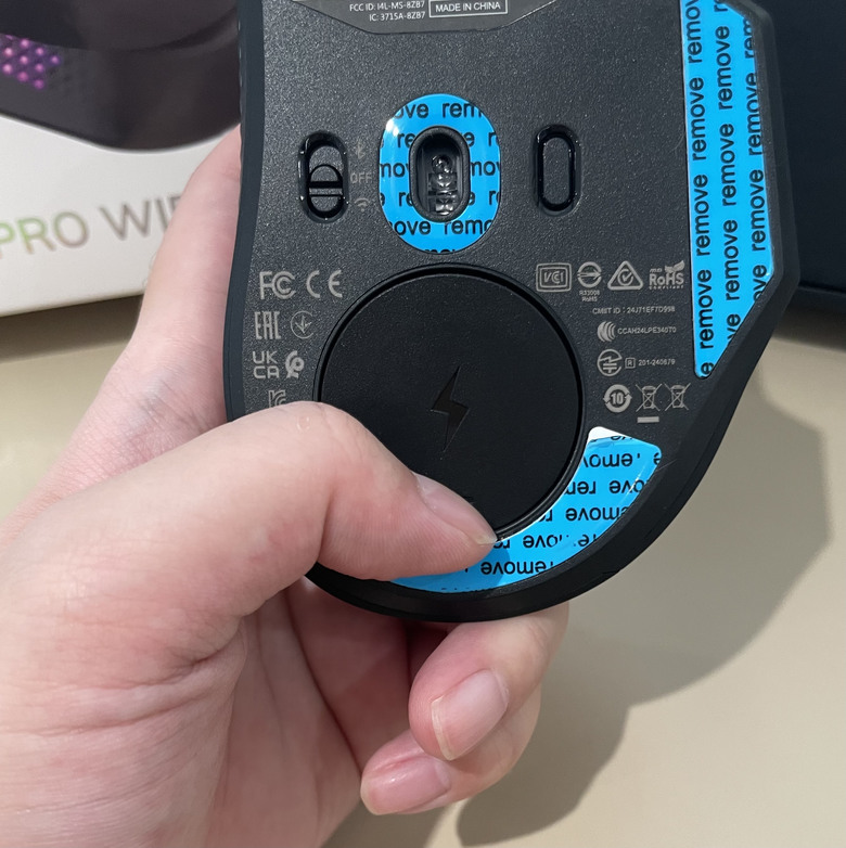 人體工學+13顆可編成按鍵的電競滑鼠 MSI VERSA PRO WIRELESS 開箱