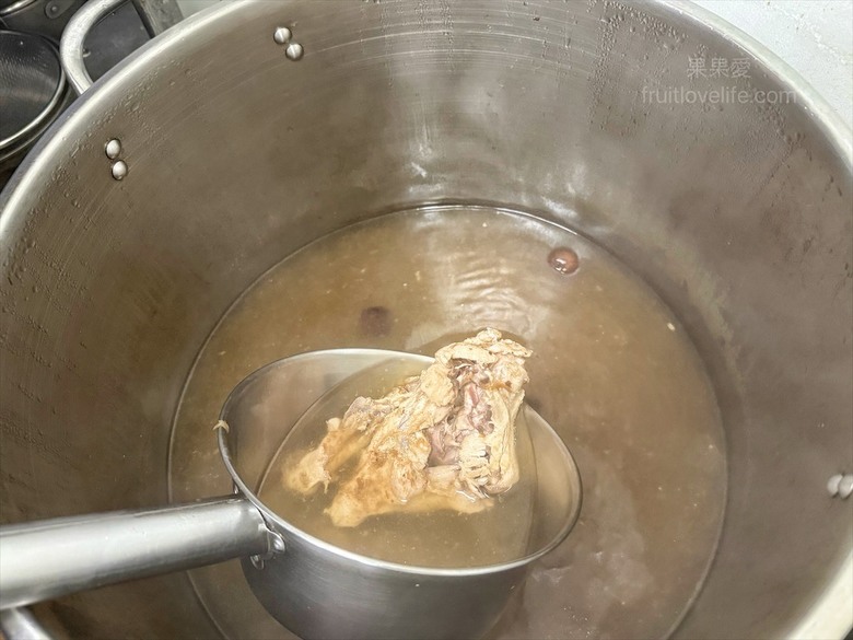 稻田美景燒肉店，套餐肉量十足，泰式沾醬超唰嘴又解膩