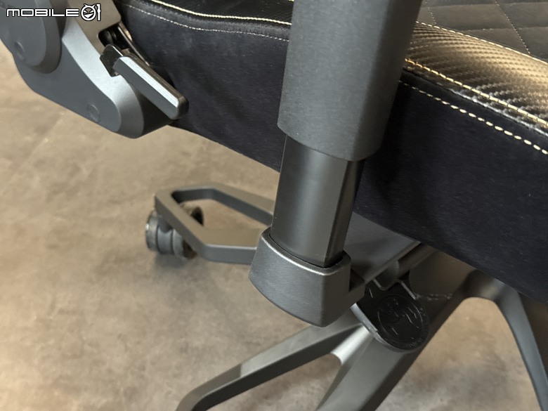 泰坦帝王繼承者 COUGAR TITAN PRO V2 電競椅