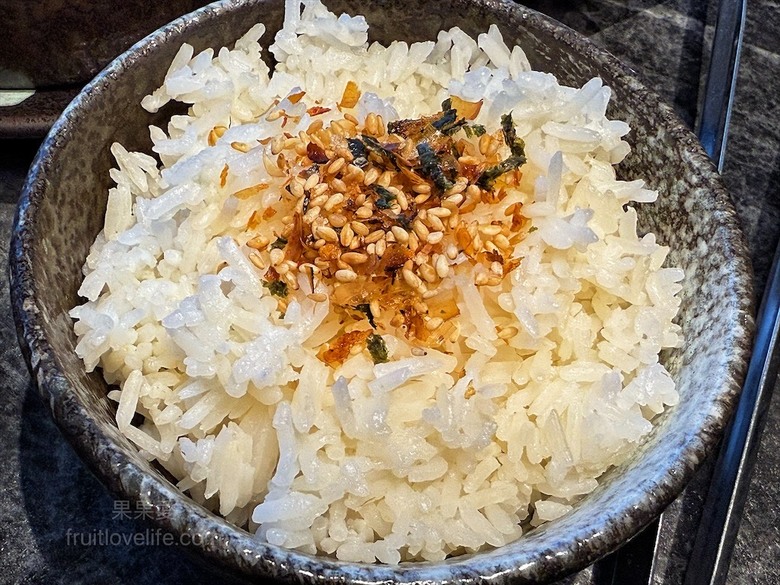 稻田美景燒肉店，套餐肉量十足，泰式沾醬超唰嘴又解膩