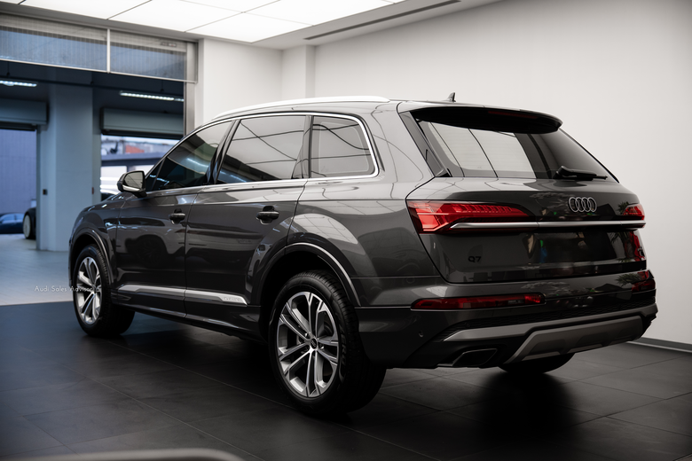 交車分享|Audi Q7 45 TFSI quattro|金屬武士灰・Samurai Grey・3M|預祝新年快樂