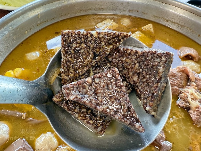 南投薑母鴨推薦，薑母鴨、胡椒全鴨還可以一鍋兩吃，山泉水養殖吳郭魚、現撈泰國蝦，埔里在地美食