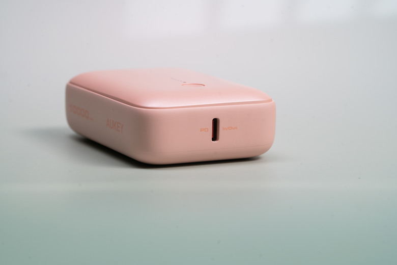 【開箱測試】AUKEY CUBIE 10000mAh PD快充口袋行動電源 (PB-Y55) 平價款式對決分析