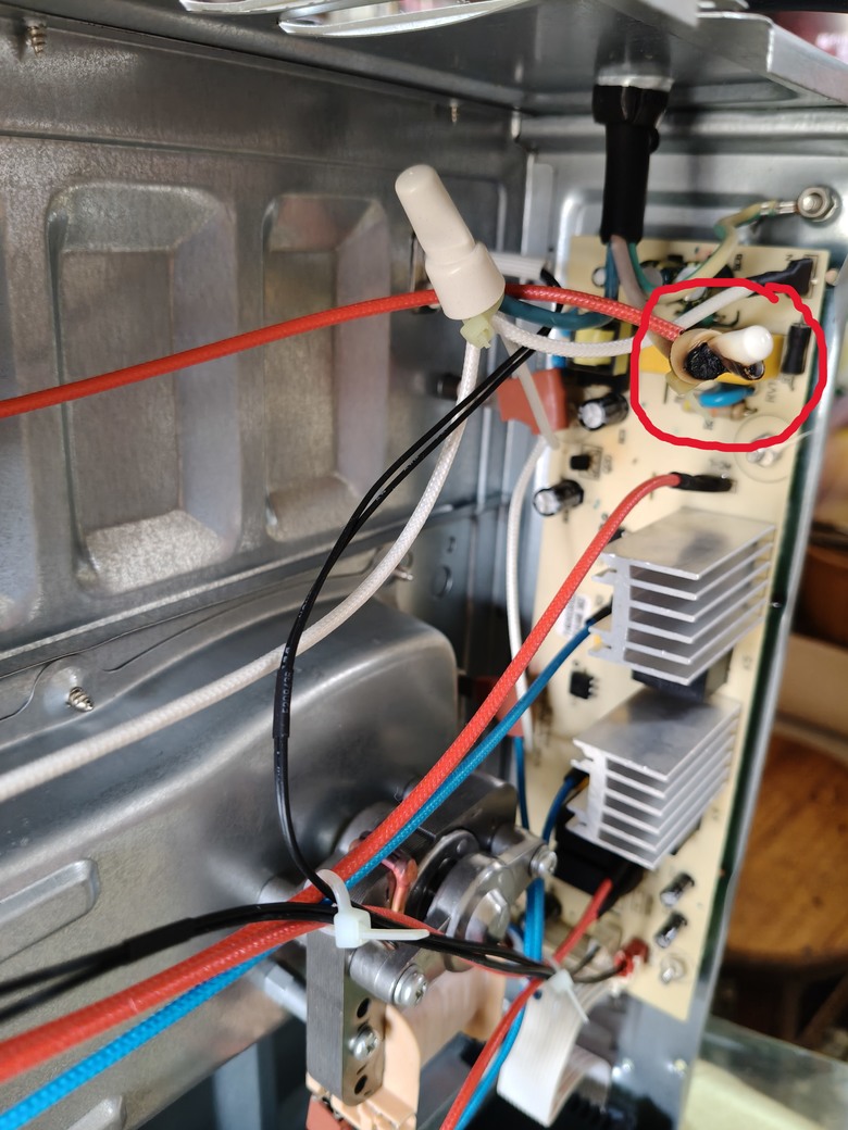 請問我烤箱這裡是哪裡壞了(已修理完成)