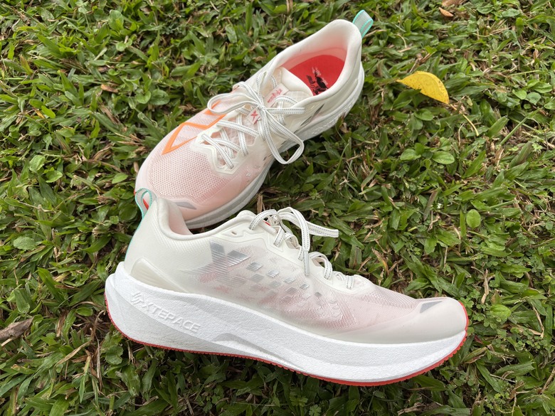 《跑鞋開箱》從耐磨跑鞋，到成熟的綜訓鞋，特步xtep「兩千公里 5.0」進化實測！