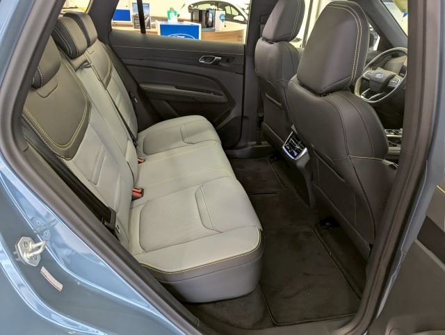 [心得] 展間賞Ford Territory 油電版，空間真的大...