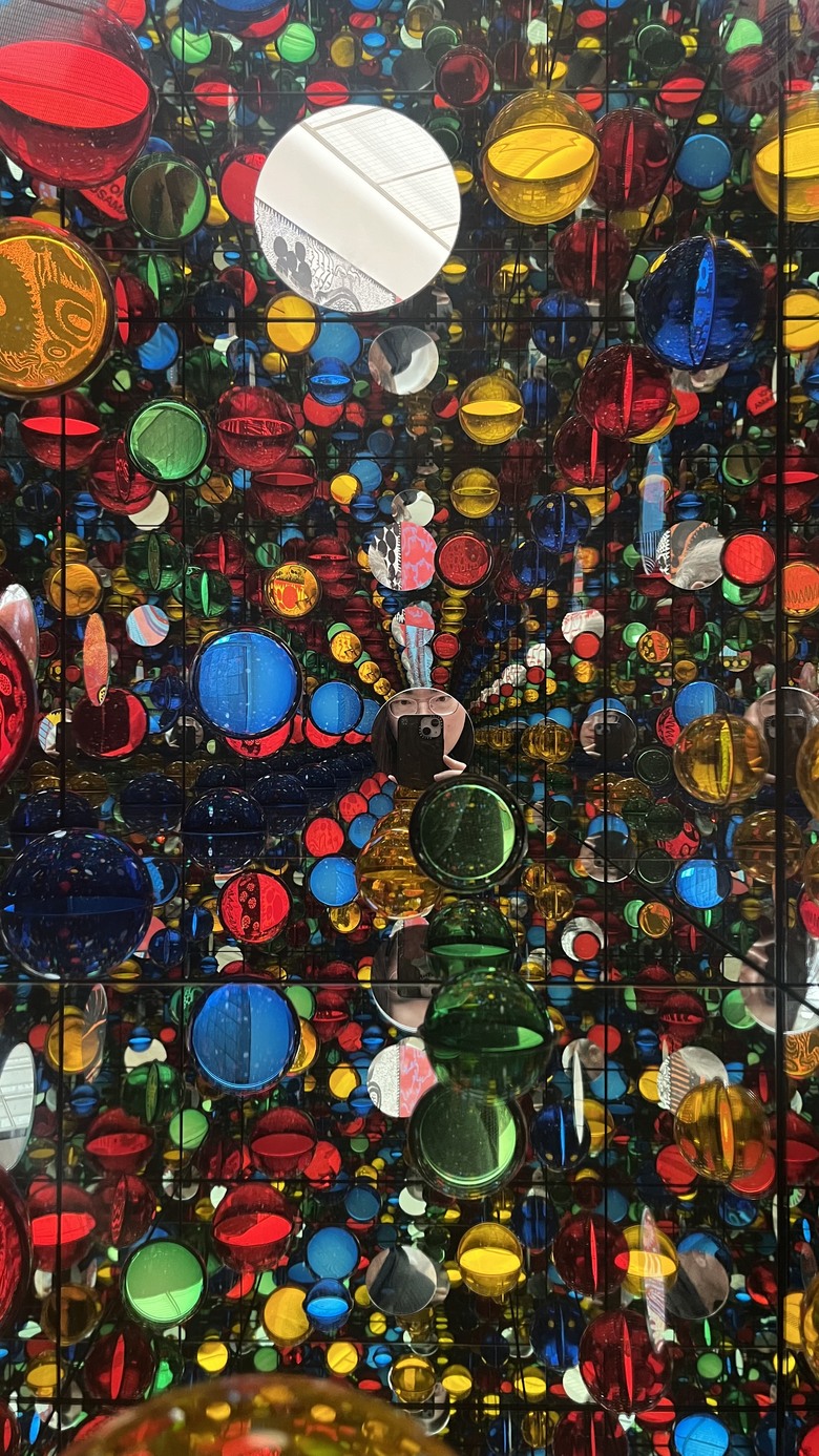 草間彌生首次回顧展在巴塞爾貝耶勒基金會