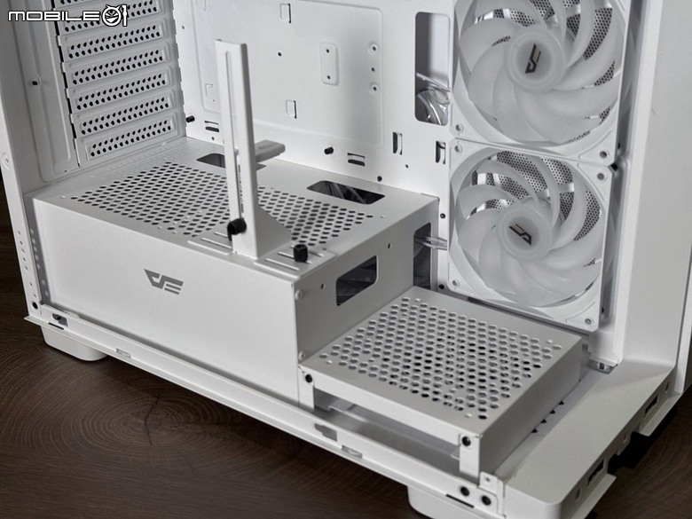 拉高又收窄！大飛 DS900G 單片曲面玻璃海景機殼