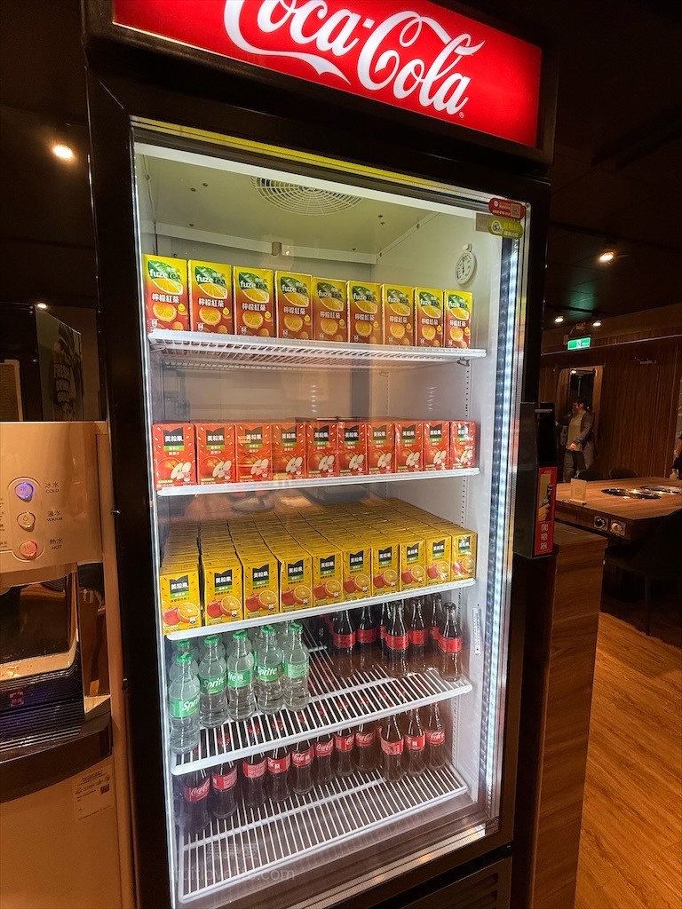 燒肉、火鍋一次滿足，還有豐富的自助吧吃到飽