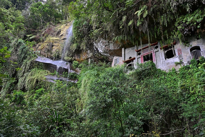 微笑山線：新店秘境健行記：銀河洞到小獅山 | 銀河洞越嶺步道、待老坑山步道、員潭子坑山、小獅山稜線步道