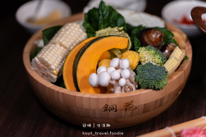 火鍋界的LV！整隻龍蝦與A5和牛的奢華約會，專人桌邊服務，左營約會餐廳推薦，附最新菜單