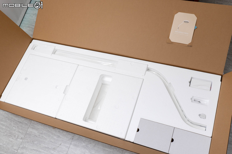 BenQ MindDuo Max 護眼立燈開箱試用 以特殊光柵盾與智慧模式設計提供舒適閱讀照明感受
